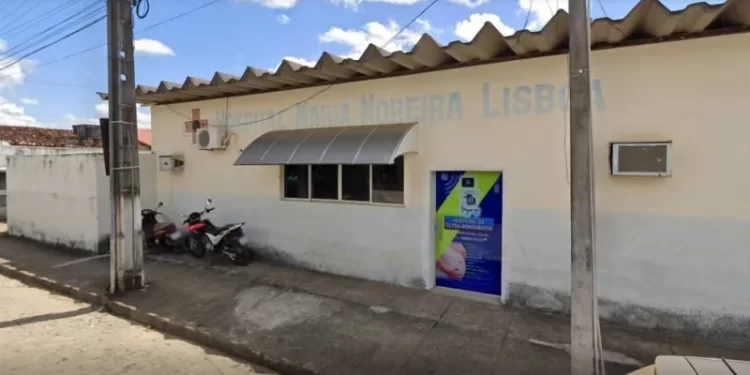 Mulher é baleada dentro de casa e socorrida para o hospital em Itanhém