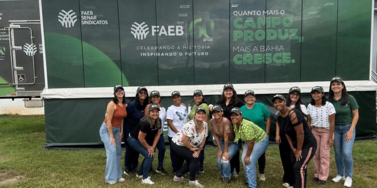 Carreta Escola do SENAR capacita 60 pessoas em Itanhém durante programação do Arte na Praça