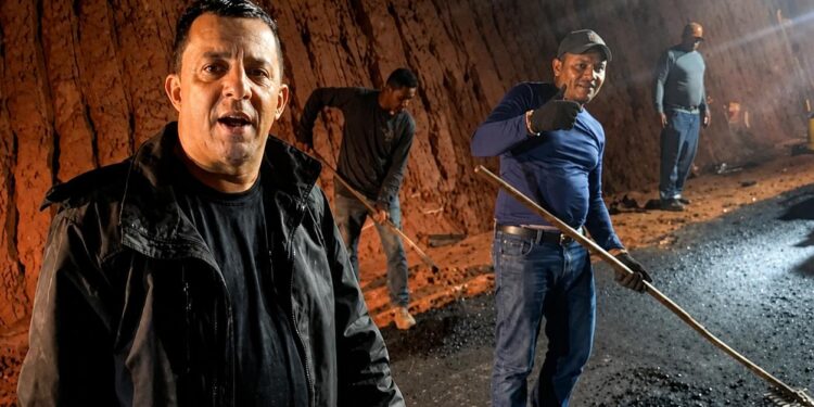 Prefeito Manrick Teixeira acompanha aplicação de asfalto da Ladeira do 22 em Vereda