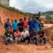Capacitação gratuita em operação de retroescavadeira qualifica 22 pessoas em Itanhém