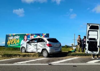 Mulher morre após colisão entre carro de passeio e veículo da Prefeitura de Caravelas