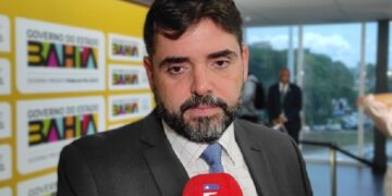 Adolpho Loyola defende obras do governo e critica quem “fica em gabinete”